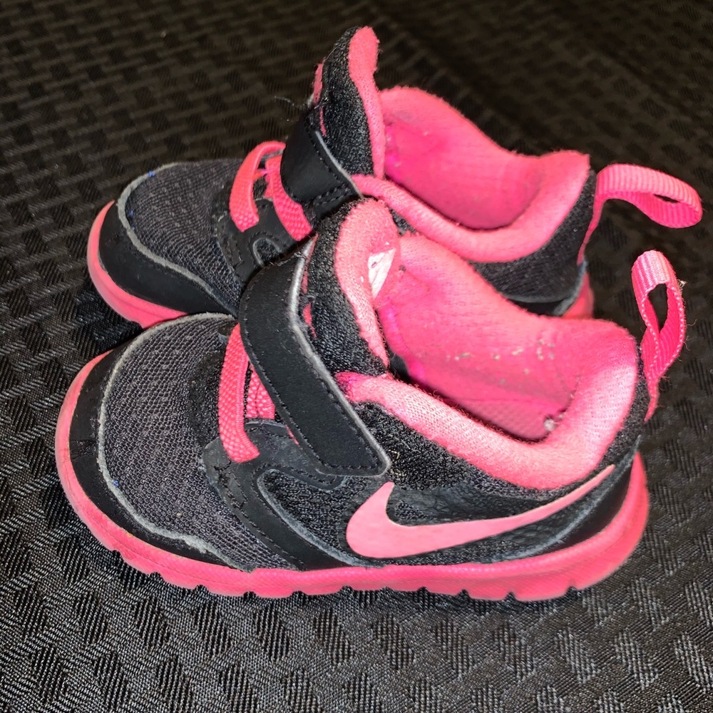 Girls Nike Sneakers Size 5c